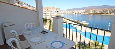 Apartment | Outdoor dining