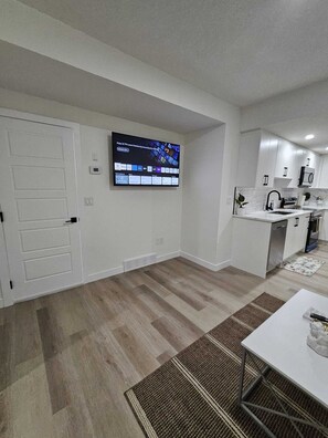 Microwave, oven, stovetop, dishwasher - Guest House Near Calgary Airport (Airdrie)