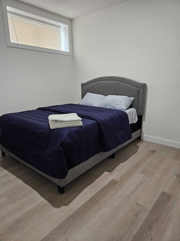 Iron/ironing board, WiFi, bed sheets - Guest House Near Calgary Airport (Airdrie)