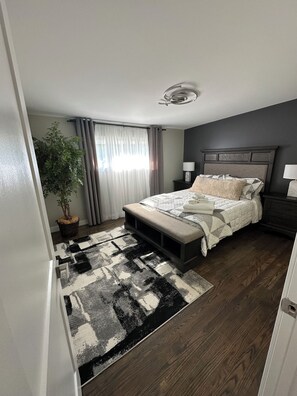 3 chambres, fer et planche à repasser, Wi-Fi, draps fournis