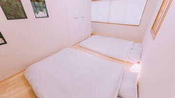 Double Room, Non Smoking | Iron/ironing board, free WiFi, bed sheets