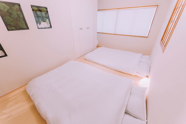 Iron/ironing board, free WiFi, bed sheets