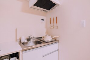 Double Room, Non Smoking | Private kitchen