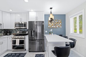 Mikrowelle, Herdplatte, Geschirrspüler