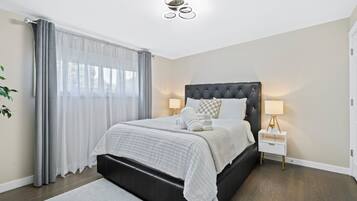 3 bedrooms, iron/ironing board, WiFi, bed sheets