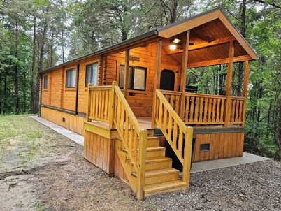 Sassafras Woodland Cabin at Lost Trails