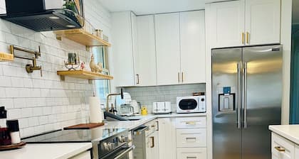 Carters Creek Cottage just minutes away from Franklin, Leipers Fork, South Hall.