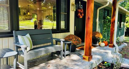 Carters Creek Cottage just minutes away from Franklin, Leipers Fork, South Hall.