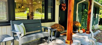 Carters Creek Cottage just minutes away from Franklin, Leipers Fork, South Hall.