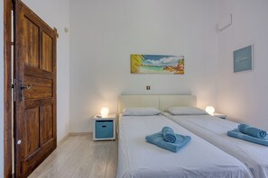 Fer et planche à repasser, Wi-Fi gratuit, draps fournis