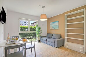 TV - Modern Viganello - Ceresio apartment, Viganello (Lugano), Switzerland (Viganello (Lugano))