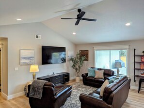 Smart TV - The Sutter Escape - NEW! (McKinleyville)