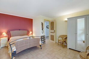 5 chambres, fer et planche à repasser, Wi-Fi gratuit, draps fournis