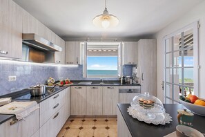 Kühlschrank, Ofen, Herdplatte, Geschirrspüler