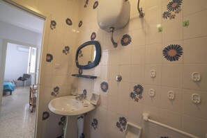 Dusche, Bidet, Handtücher