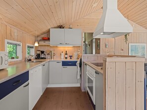 Kühlschrank, Mikrowelle, Ofen, Geschirrspüler