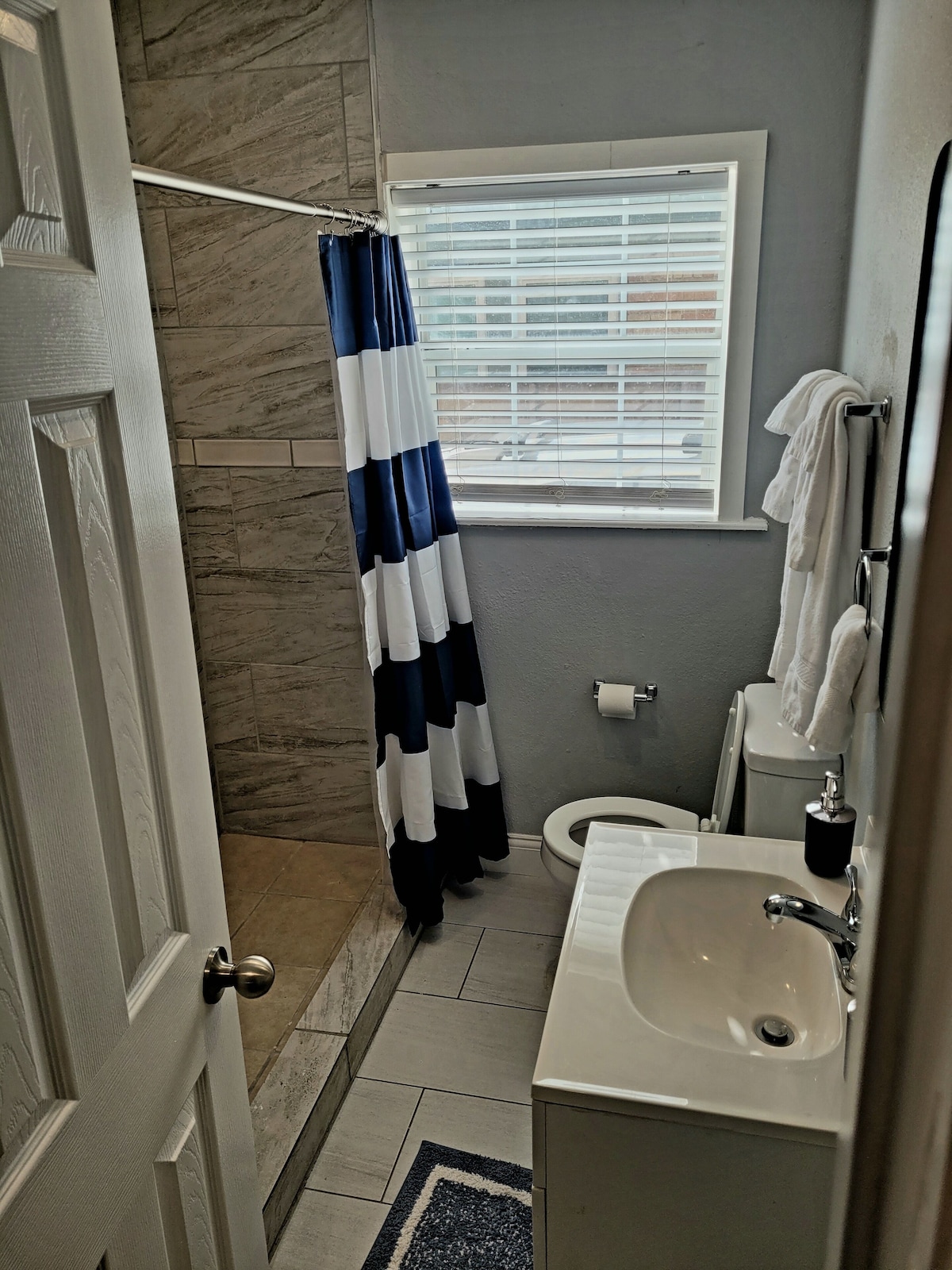 Photo 37 of Tranquil 2-bedroom pet friendly Apt mins from Downtown & Med. Center with WiFi
