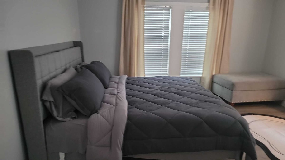 Photo 16 of Tranquil 2-bedroom pet friendly Apt mins from Downtown & Med. Center with WiFi