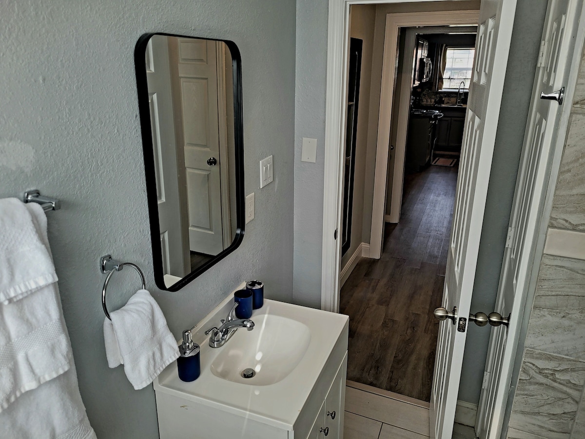 Photo 20 of Tranquil 2-bedroom pet friendly Apt mins from Downtown & Med. Center with WiFi