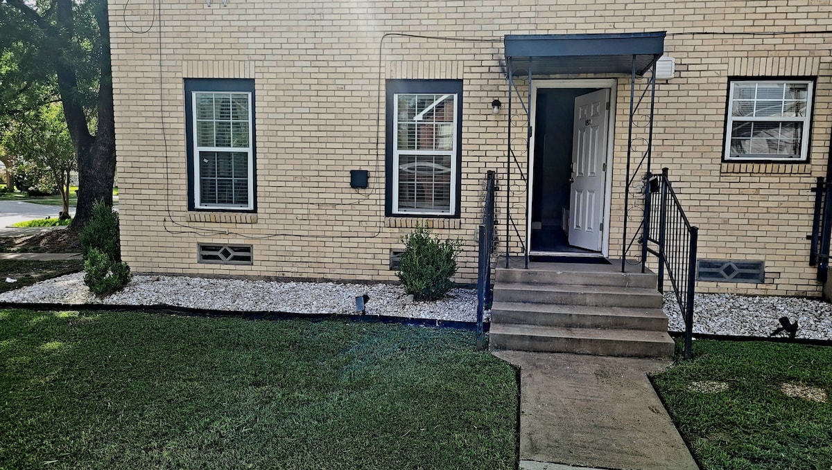 Photo 31 of Tranquil 2-bedroom pet friendly Apt mins from Downtown & Med. Center with WiFi