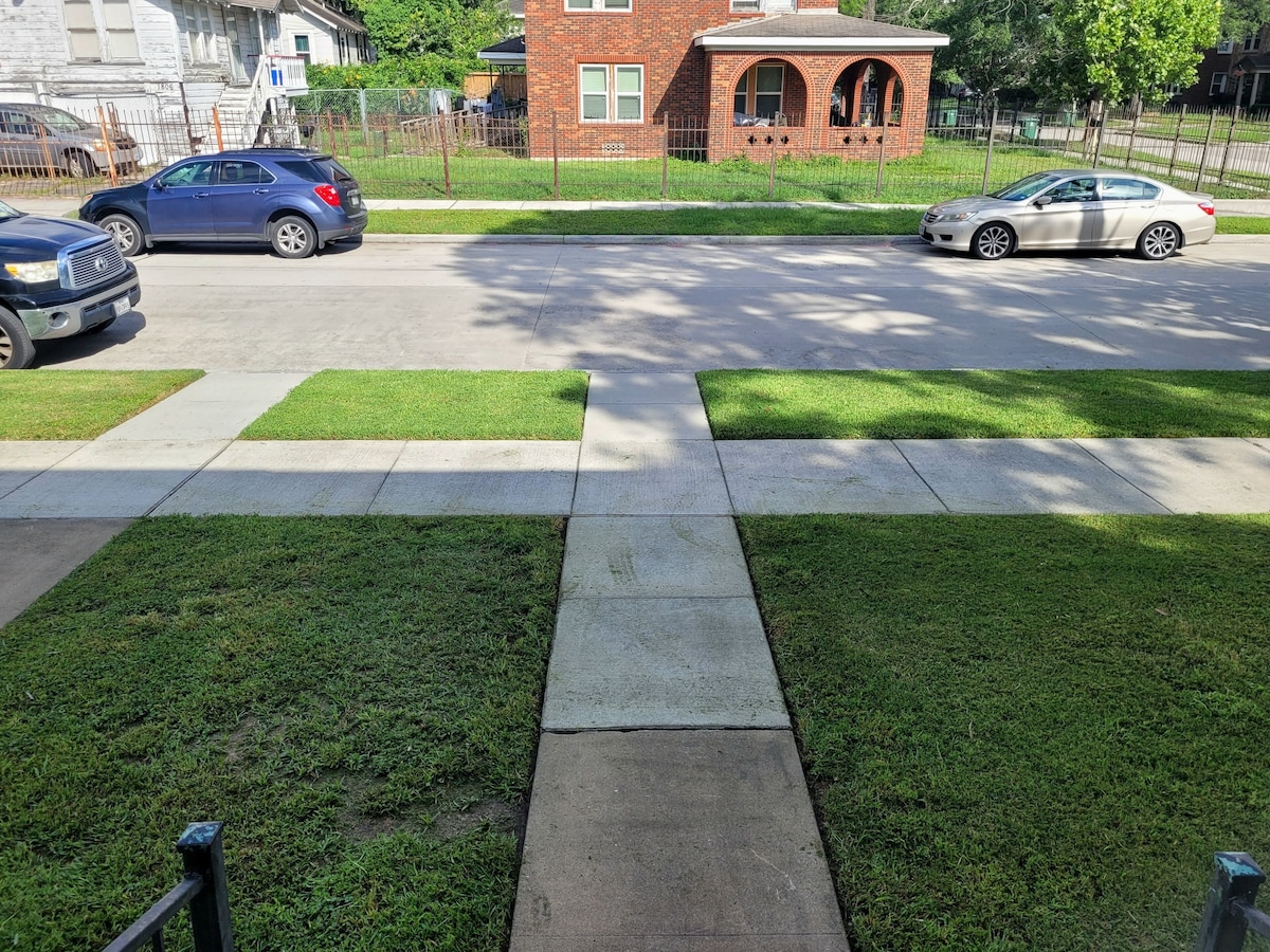 Photo 18 of Tranquil 2-bedroom pet friendly Apt mins from Downtown & Med. Center with WiFi