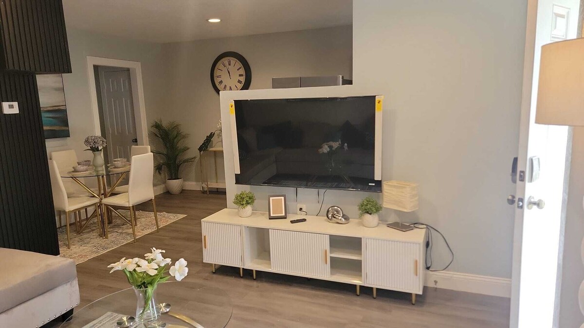 Photo 5 of Tranquil 2-bedroom pet friendly Apt mins from Downtown & Med. Center with WiFi