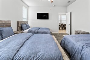 4 室のベッドルーム、アイロン / アイロン台、WiFi、ベッドシーツ