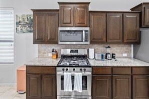 Microwave, oven, stovetop, dishwasher -  Paradiso in the Permian (Midland)