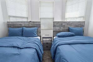 4 bedrooms, iron/ironing board, free WiFi, bed sheets -  Paradiso in the Permian (Midland)