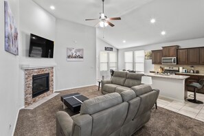 Smart TV, fireplace