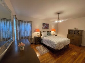 2 bedrooms, iron/ironing board, WiFi