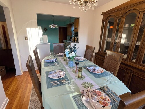 Charming 2-bedroom house in Queens with WiFi and AC