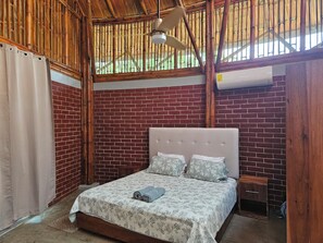 3 bedrooms, desk, free WiFi, bed sheets - Bambu C Casa: Jungle stay, walking distance to Playa Marsella beach. (San Juan del Sur)