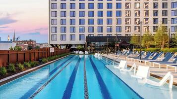 Outdoor pool, pool loungers