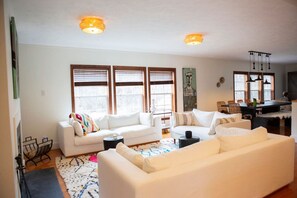 Smart TV, fireplace, stereo