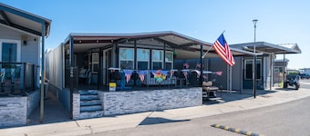 Island Home w/ Lake Access for 6