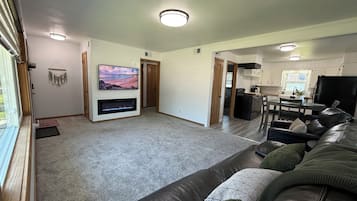 Smart TV, fireplace