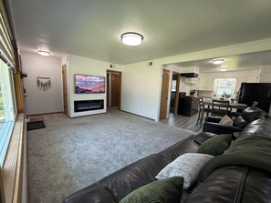 Smart TV, fireplace