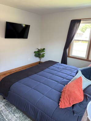 Iron/ironing board, WiFi, bed sheets