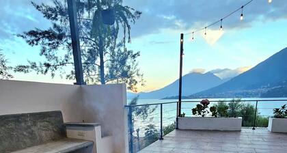 The Mansion of the Roses! "Magic, elegance and family relaxation in Atitlán".