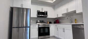 Modern & Cozy guest suite