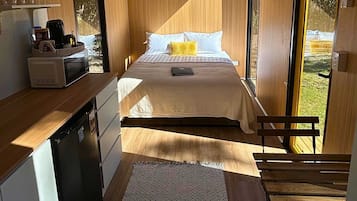 1 bedroom, bed sheets