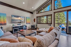 Fernseher, Kamin, Arbeitsbereiche