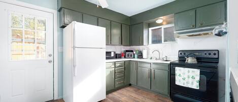 Micro-ondes, four, plaque de cuisson, lave-vaisselle