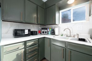 ميكروويف، فرن، موقد طهي مسطح، غسالة أطباق