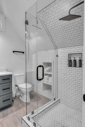 Bruser, hårtørrer, håndklæder