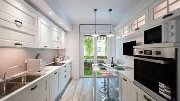 Mikrowelle, Ofen, Herdplatte, Geschirrspüler