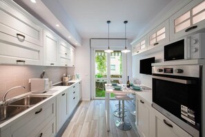 Mikrowelle, Ofen, Herdplatte, Geschirrspüler