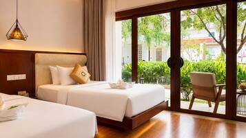Deluxe Twin Room | Premium bedding, in-room safe, desk, blackout drapes