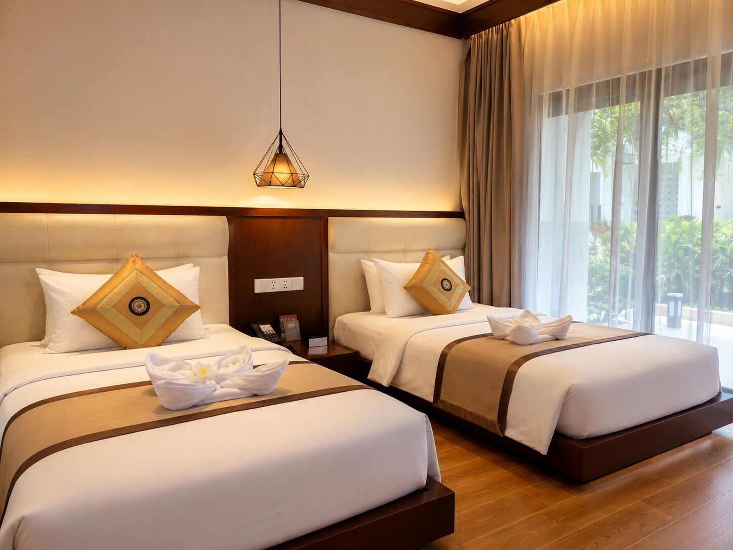 Deluxe Twin Room | Premium bedding, in-room safe, desk, blackout drapes